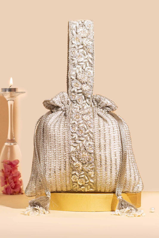 Tara Potli Champagne
AM-PT-0823-0002